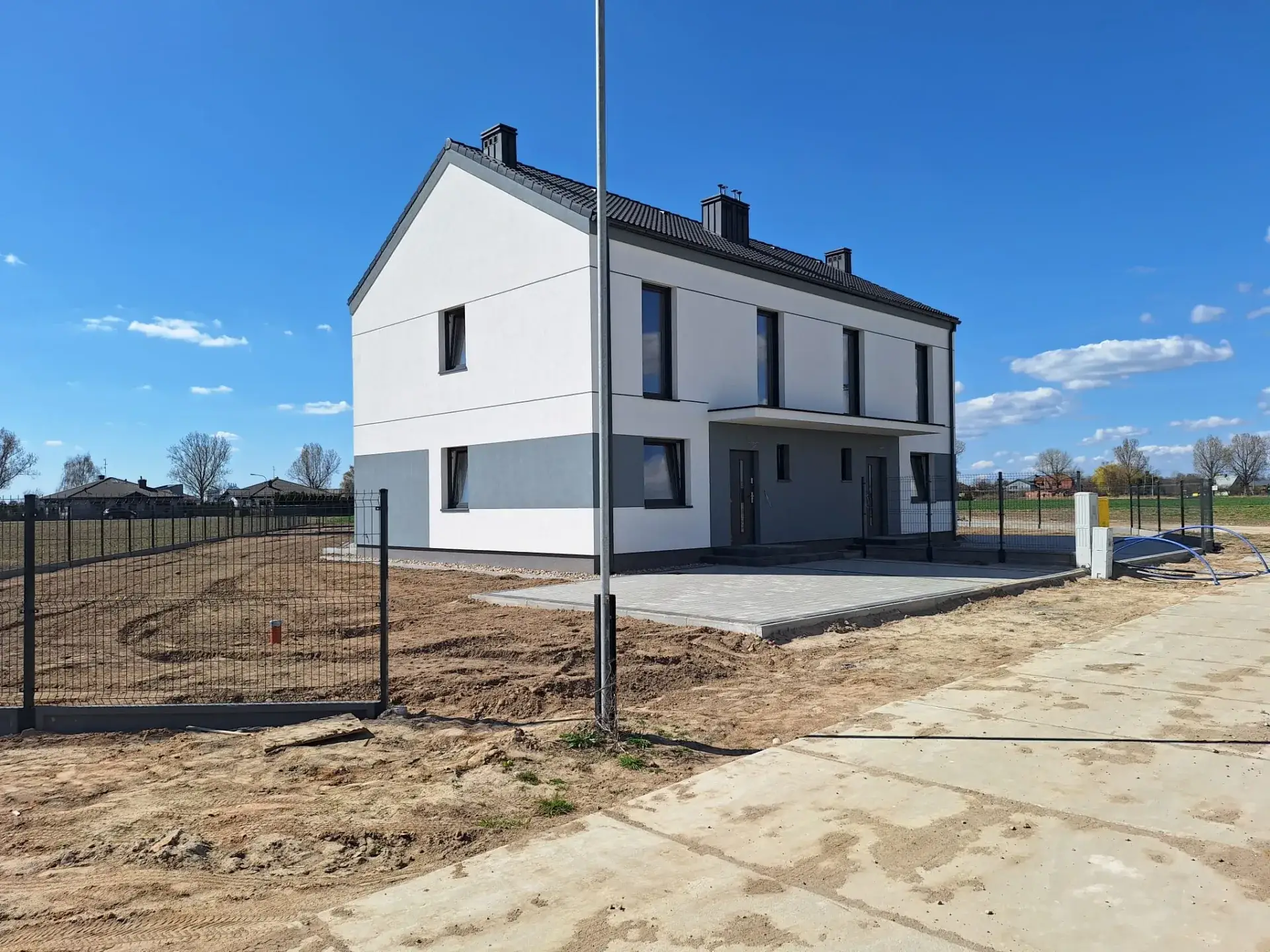 Gotowy dom bliźniaczy z ogrodem na Osiedlu nad Strugą